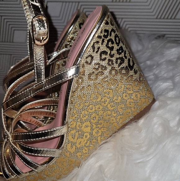 GOLD Metallic Cheetah Peep-Toe Platform Wedges - Picture 3 of 6